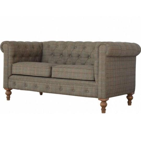 cottage chesterfield anglicky vidiecky country mediteransky provensalsky presivany pohovka sofa caluneny pohovka dizajn vyroba balaton chalupa obyvacia izba sedacia suprava klasicky elegantny luxus fotel tkanina.jpg